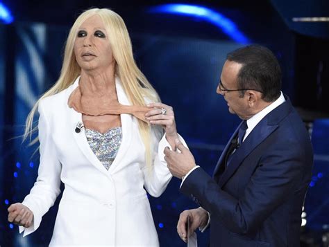 virginia raffaele sanremo donatella versace|Virginia Raffaele imita Donatella Versace a Sanremo 2016.